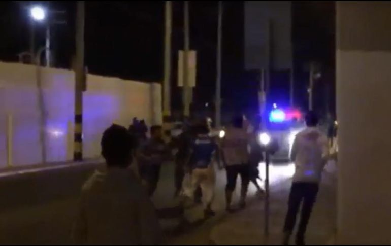 Después de la derrota 0-4, aficionados del Celaya agredieron el autobús de la porra potosina, lo que desató la gresca. YOUTUBE/Potosino Vlogs