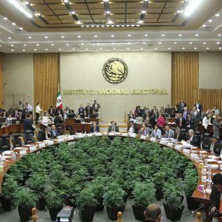 El INE evalúa posible rebase de gastos de senadores por Nuevo León