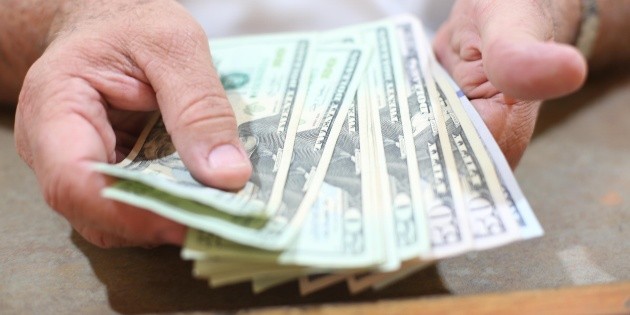 D&oacute;lar abre al alza, se vende en 19.36 pesos en bancos