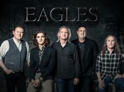 La banda se desintegró en 1980 y se reunió 14 años después, con Henley y Glenn Frey como los únicos miembros originales.  FACEBOOK / eaglesband