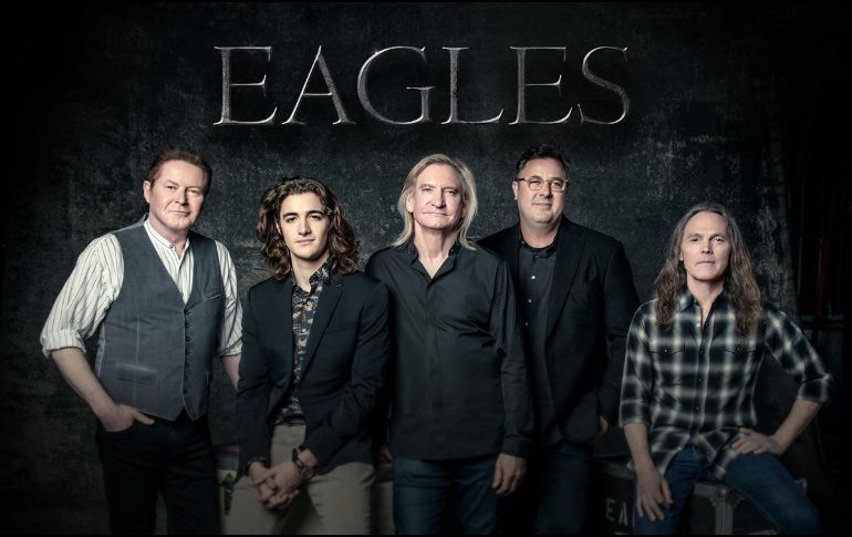 La banda se desintegró en 1980 y se reunió 14 años después, con Henley y Glenn Frey como los únicos miembros originales.  FACEBOOK / eaglesband