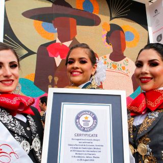Mosaico de chaquira gana Récord Guinness