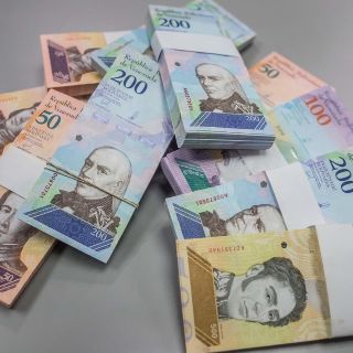 Venezuela estrena billetes, pero la crisis sigue