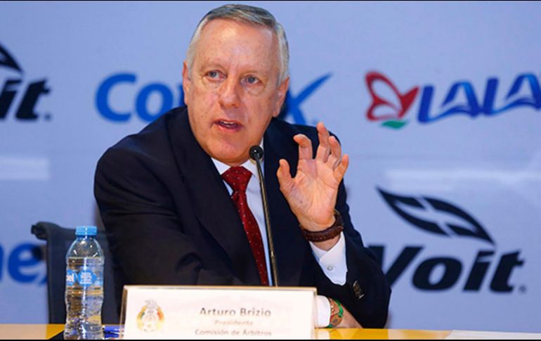 El presidente de la Comisión de Arbitraje, Arturo Brizio, no quiere dejar dudas a los clubes en cuanto al funcionamiento del VAR, por lo que visitarán cada club. ESPECIAL / Femexfut