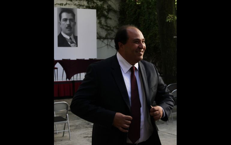 Lázaro Cárdenas Batel, exgobernador de Michoacán, quien será coordinador de asesores de López Obrador. Cárdenas Batel es hijo del líder izquierdista Cuauhtémoc Cárdenas Solórzano y nieto de Lázaro Cárdenas del Río, presidente de México de 1934-1940.