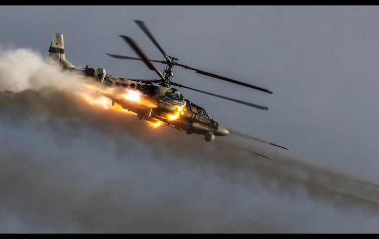 Un helicóptero Kamov Ka-52 Alligator participa en una exposición dinámica en el Foro Técnico Militar Internacional 