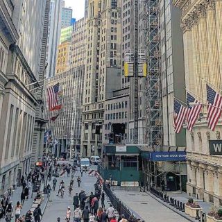 Wall Street inicia jornada en números rojos
