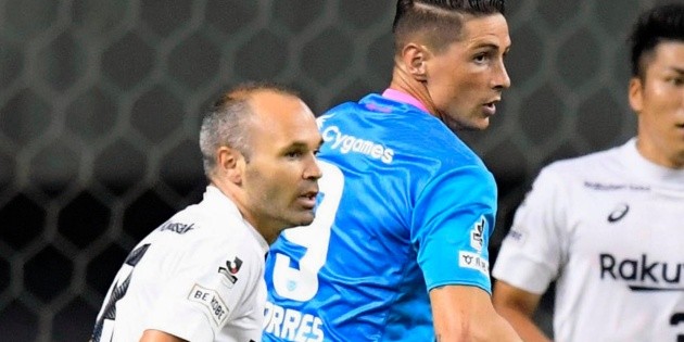 Fernando Torres anota y su equipo vence al de Iniesta en Jap&oacute;n