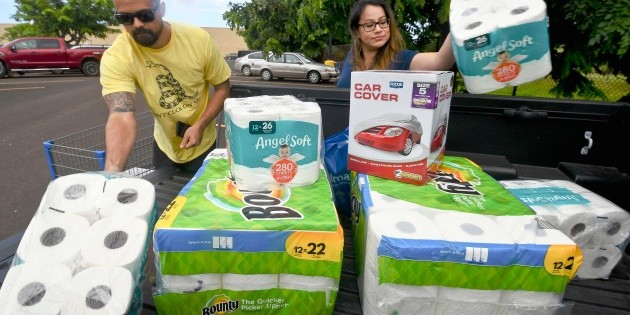 Hawaianos abarrotan tiendas ante la llegada del hurac&aacute;n ''Lane''