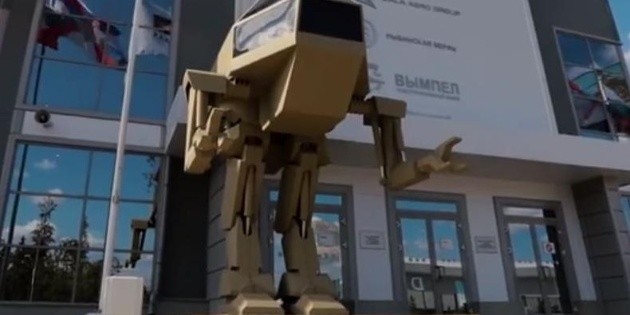 Presentan robot de combate gigante