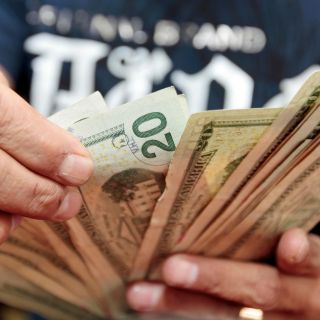 Dólar desciende, se oferta hasta en 19.16 pesos