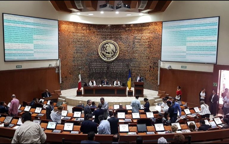 En el acuerdo se incluye que también acudan ante la comisión los ex empleados del Instituto, que acusan al director. El punto se aprobó por unanimidad. TWITTER/ @LegislativoJal