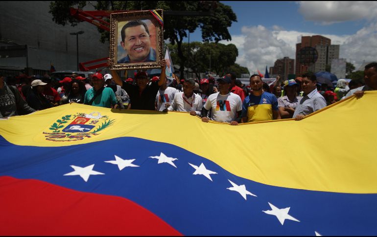 Simpatizantes del presidente venezolano, Nicolás Maduro, participan durante una marcha del chavismo. EFE/M. Gutiérrez