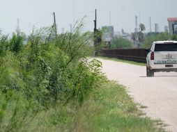 Los inmigrantes fueron trasladados con las autoridades correspondientes para su deportación. AP/ARCHIVO