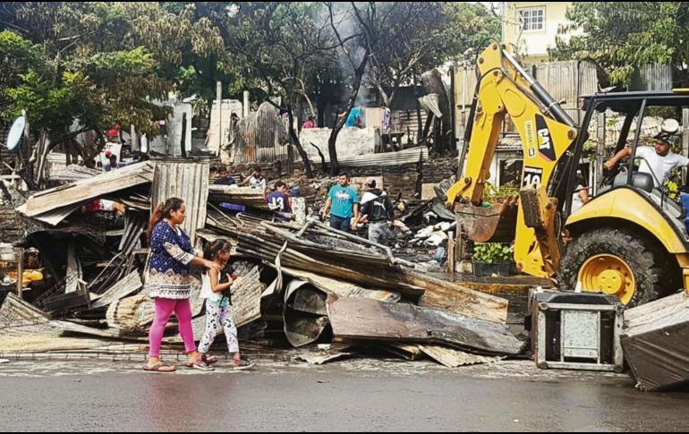 Daños provocados por la caída de un rayo. El Universal