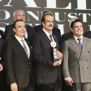 Premian la labor y trayectoria de empresarios en Jalisco