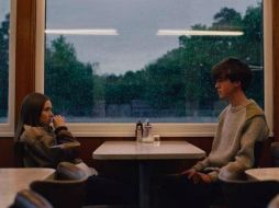 La siere de Internet es protagonizada por Jessica Barden como 