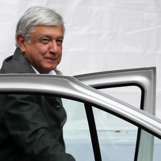 López Obrador llama a jubilados y trabajadores activos a rescatar Pemex