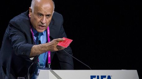 Previo a un partido amistoso entre Argentina e Israel, que se jugaría en junio, Rajoub pedía a los aficionados quemar camisetas y fotografías del jugador del Barcelona. AP / ARCHIVO