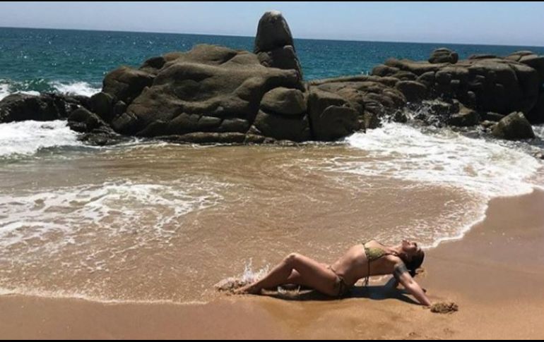 Alejandra Guzmán también compartió otras fotos en bikini disfrutando de un paisaje natural. INSTAGRAM / laguzmanmx