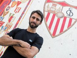 El Sevilla informó del acuerdo para la rescisión del contrato con el que hasta ahora era el primer capitán de la plantilla, y que jugara 120 partidos y ganara tres títulos de campeón de la Europa League. EFE / R. Caro