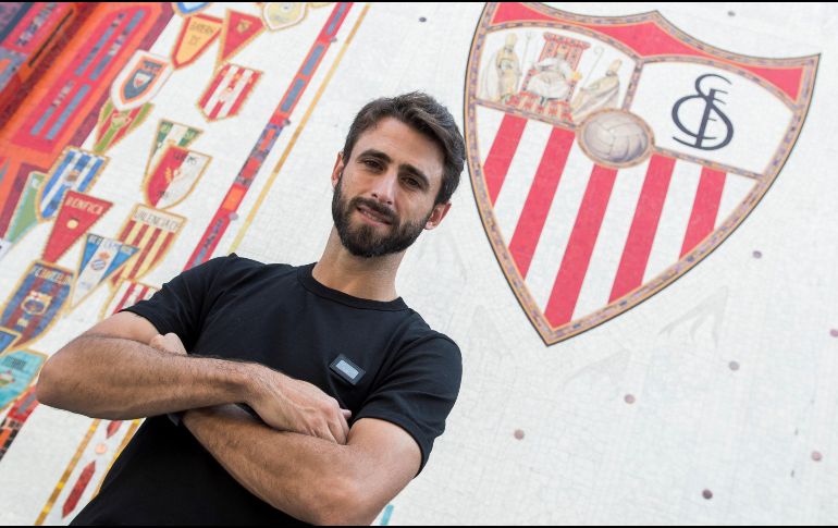 El Sevilla informó del acuerdo para la rescisión del contrato con el que hasta ahora era el primer capitán de la plantilla, y que jugara 120 partidos y ganara tres títulos de campeón de la Europa League. EFE / R. Caro
