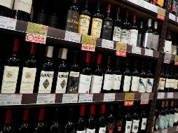 Aunque científicos admiten que beber moderadamente protegería contra unas enfermedades, los riesgos son mayores. EL INFORMADOR/ARCHIVO