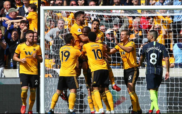 El Wolverhampton celebra su gol, anotado por Boly al 57'. AFP/G. Caddick