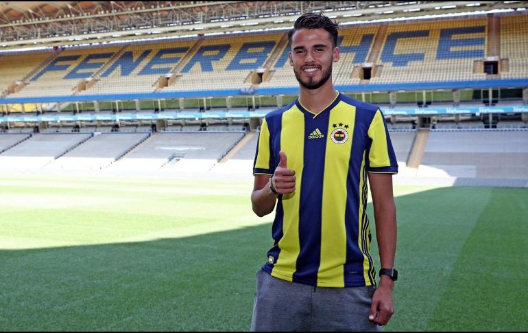 El ex jugador americanista presume de un campeonato en la liga portuguesa y ahora con el Fenerbahce tiene la posibilidad de conseguir títulos en un futuro. TWITTER / @Fenerbahce