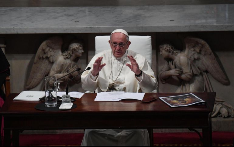 El Papa Francisco habla durante una ceremonia en la catedral de Santa María Pro. EFE/C. Fusco