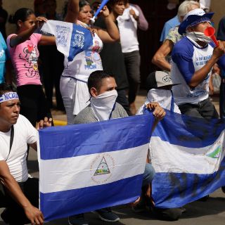 Nicaragüenses marchan en Granada para pedir renuncia de Ortega