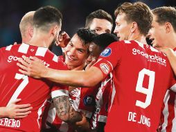 En la actual temporada, el mexicano Hirving “Chucky” Lozano (centro) suma tres goles (dos en Liga y uno en Champions League) y una asistencia con el PSV Eindhoven. PDVEINDHOVEN