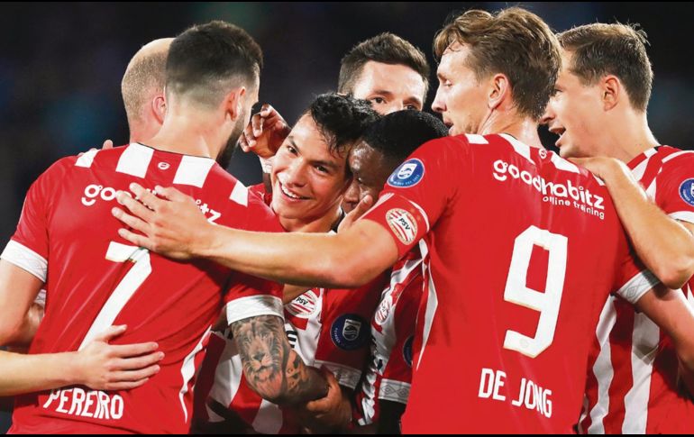 En la actual temporada, el mexicano Hirving “Chucky” Lozano (centro) suma tres goles (dos en Liga y uno en Champions League) y una asistencia con el PSV Eindhoven. PDVEINDHOVEN