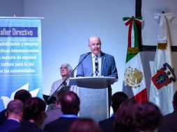 “El Consejo General Universitario ya aprobó un Código de Ética, pero tenemos que hacer que éste se concrete en las prácticas cotidianas”, comentó Navarro Navarro. TWITER/@RectorUdeG