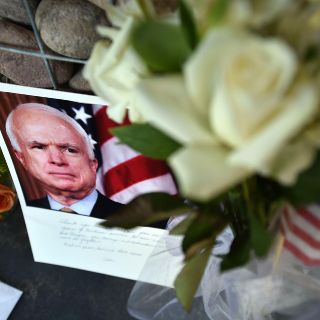 Trump frena comunicado de la Casa Blanca que elogiaba a McCain