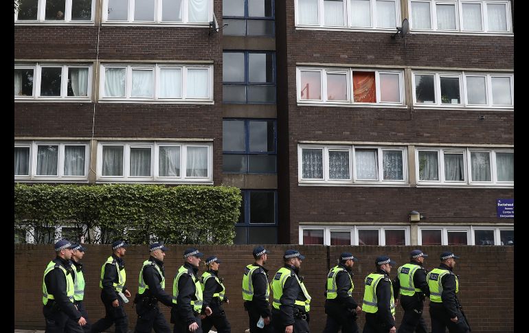 La Policía Metropolitana de Londres desplegó a unos siete mil agentes en la zona y dispuso detectores de cuchillos en los alrededores de Notting Hill.
