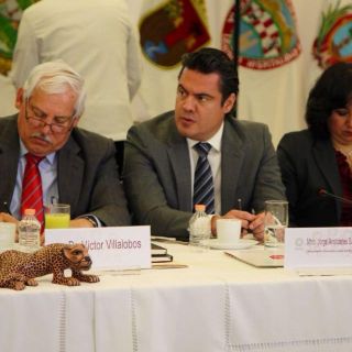 Aristóteles asiste a reunión con AMLO y gobernadores