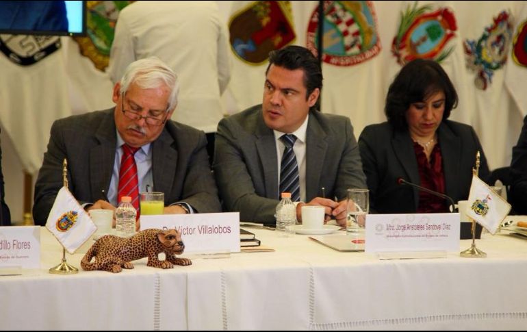 Luego de la reunión, Sandoval Díaz se dirigió a un encuentro privado con el gabinete del presidente electo, gobernadores y el Jefe de Gobierno de la CDMX. TWITTER / @AristotelesSD
