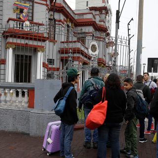 Venezolanos regresan de Perú en avión enviado por Maduro