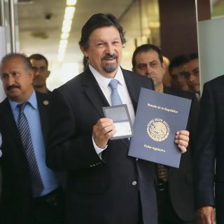 Gómez Urrutia reaparece en el Senado