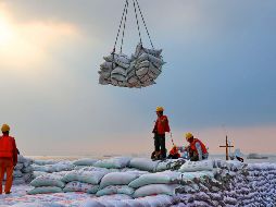 China y EU sostienen reuniones por los aranceles a productos de acero y aluminio y por unas supuestas transgresiones chinas a las protecciones de la propiedad intelectual. AFP