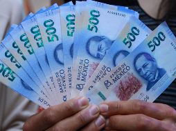 La inflación es responsable de que el valor del dinero disminuya, porque se encarga de subir el precio de los bienes y servicios de manera generalizada. NTX / F. Estrada