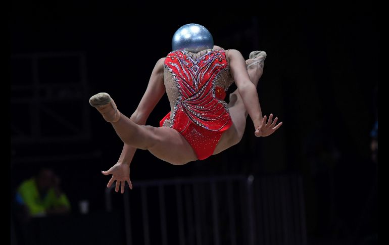 La china Zhao Yating compite en el all-around individual de gimnasia rítmica, durante los Juegos Asiáticos en Yakarta, Indonesia. AFP/L. Suwanrumpha