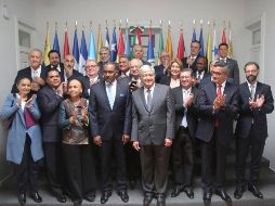 Tras reunirse con los representantes diplomáticos de la región, encabezados por el embajador decano de la República de Haití, Marie Joseph Guy, López Obrador señala que se trató de un encuentro fraterno. TWITER/ @lopezobrador_