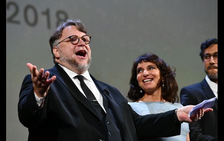 Del Toro subió al estrado para dar el discurso inaugural de la Mostra.
