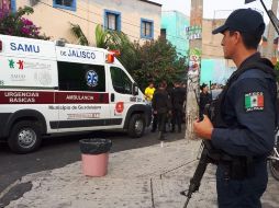 Al arribo de las autoridades detallaron que el sujeto habría recibido varios impactos en los brazos y el abdomen. ESPECIAL/