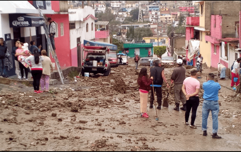 Severas afectaciones sufrieron diversas colonias en Naulcalpan. TWITTER/@Caasi201