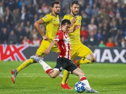 Hirving Lozano (centro) marca el 3-0 durante un partido de vuelta de la Champions entre el PSV Eindhoven y el BATE Borisov. EFE