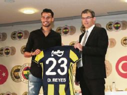 El mexicano jugará con el dorsal “23”. FENERBAHCE