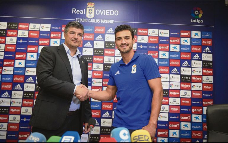 Cumple su sueño. Ahora sí, Oswaldo Alanís (derecha) podrá jugar en España. REAL OVIEDO